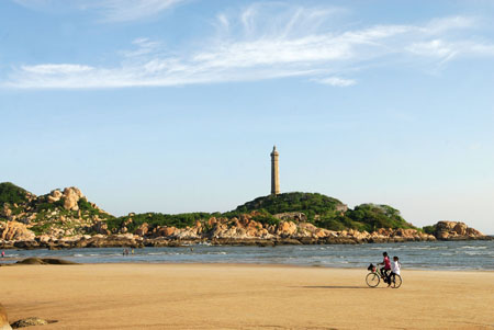 Enjoying blue sea, white sand and golden light in Binh Thuan province